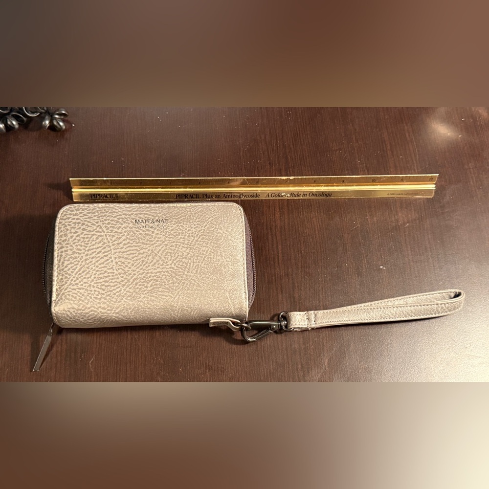 Matt & Nat Textured Gray Wristlet